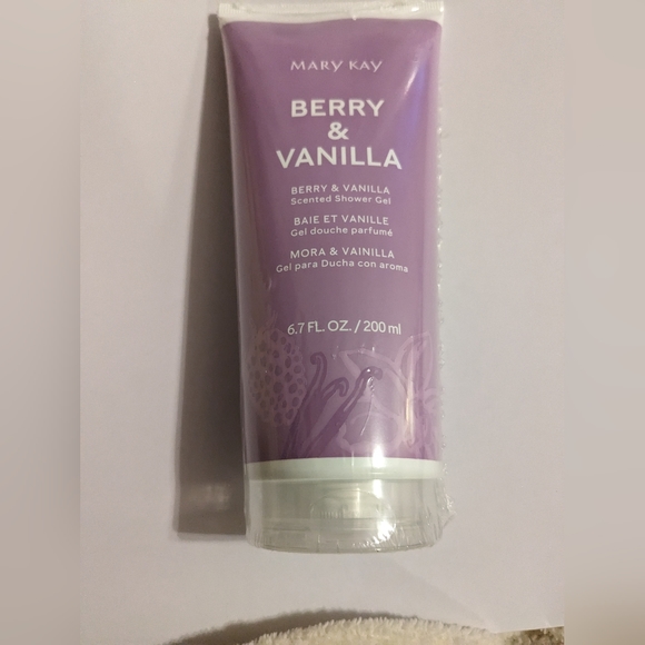 NIP Berry & Vanilla Scented Shower Gel - Picture 2 of 2